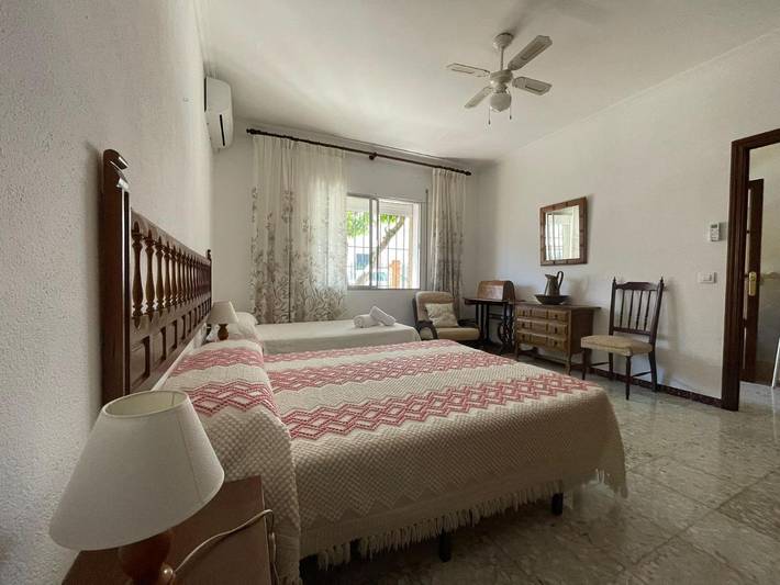 Casa rural para 13 personas, con vistas y jardín, Se admiten mascotas en Tentudía - 2