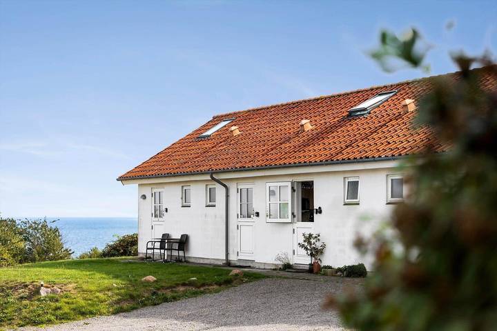 Ferielejlighed for 2 personer, med pool og terrasse i Allinge-Sandvig