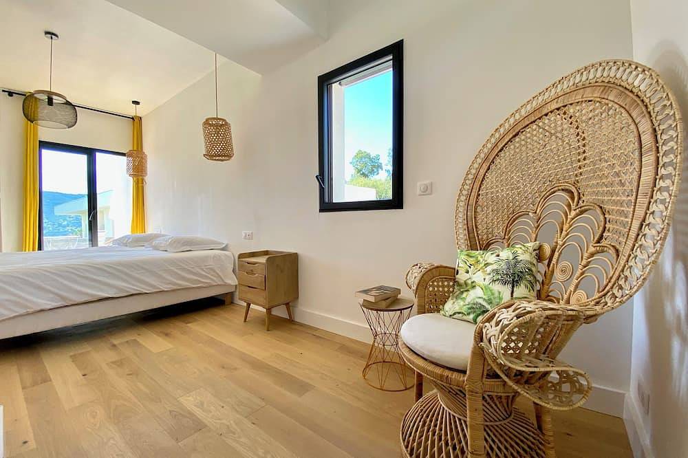 3-bedroom villa with swimming pool and panoramic sea view over the Gulf of Sagone. in Sagone, Vico