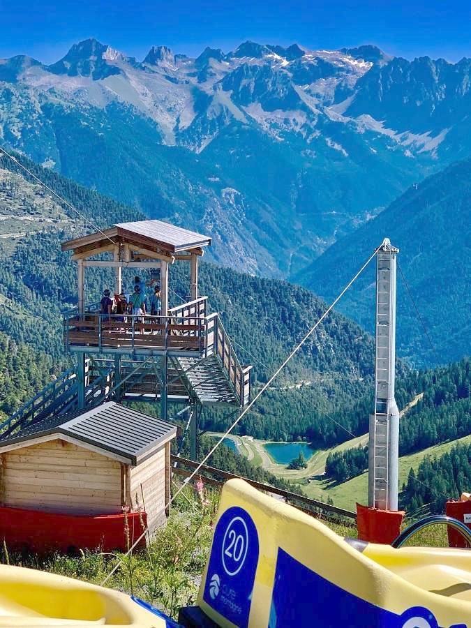 Chalet pour 8 personnes, avec jardin ainsi que vue et sauna, animaux acceptés à Valdeblore