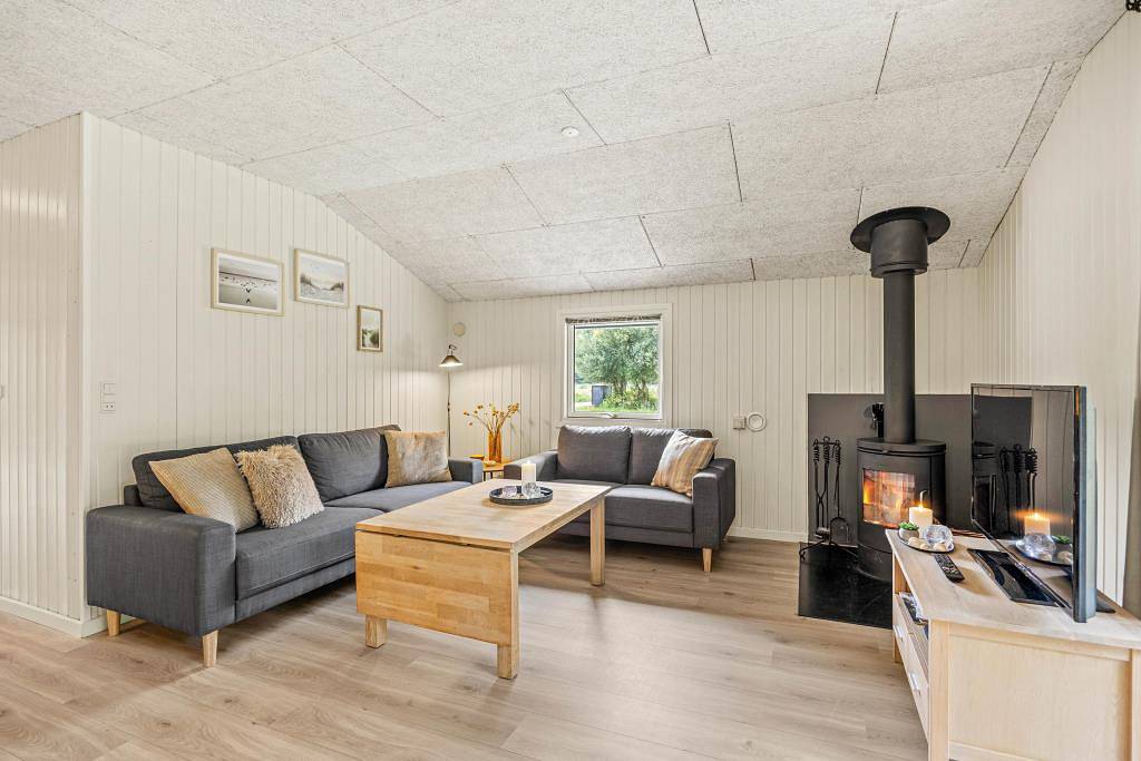 Hyggeligt sommerhus med brændeovn – kun 800 meter fra stranden in Vejers Strand, Varde Kommune