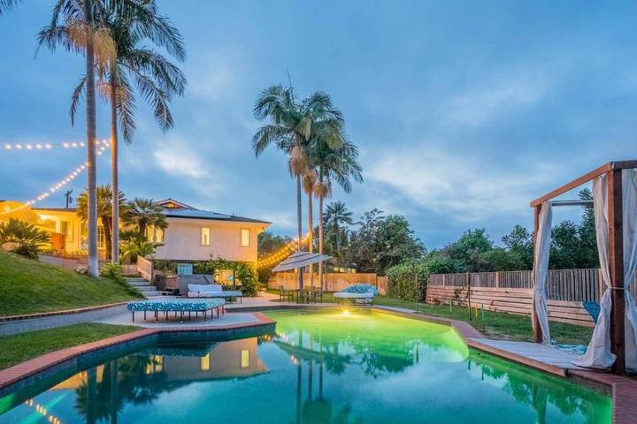Casa de vacaciones para 16 personas, con piscina además de jardín y jacuzzi - 1