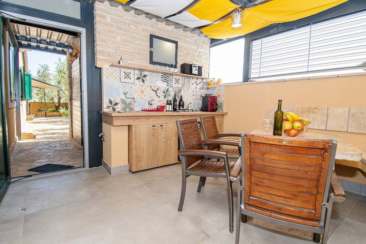 Location de vacances pour 7 personnes, avec jardin ainsi que piscine et sauna à Peroj - 4