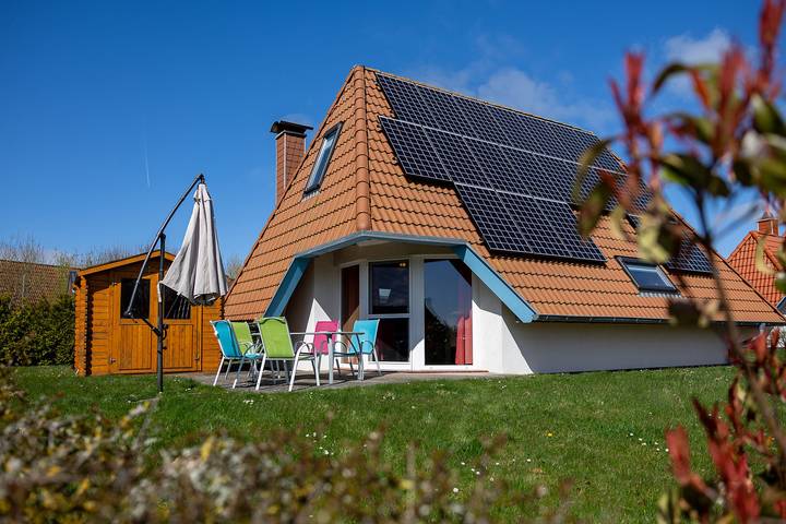 Ferienhaus für 4 Personen, mit Terrasse und Garten sowie Kinderpool