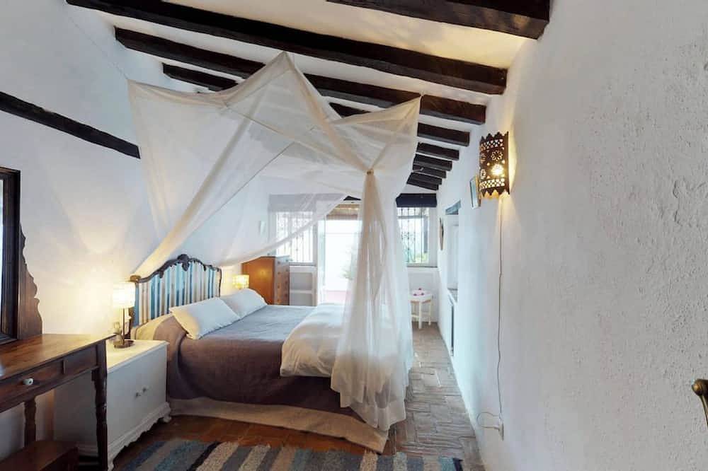 Traditional 18th century house with courtyard & pool in historic pueblo blanco in Jimena de la Frontera, Los Alcornocales