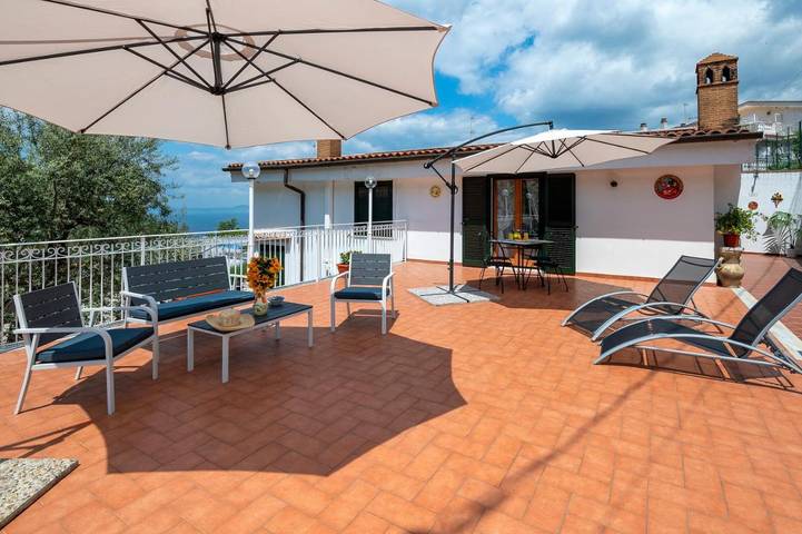 B&b per 3 persone, con giardino e panorama a Sant'Agnello
