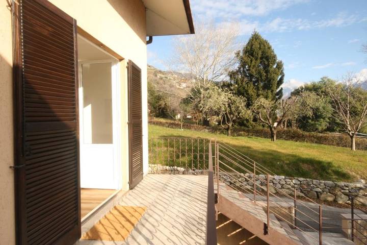 Gîte pour 2 personnes, avec vue ainsi que vue sur le lac et jardin, adapté aux familles à Domaso - 4