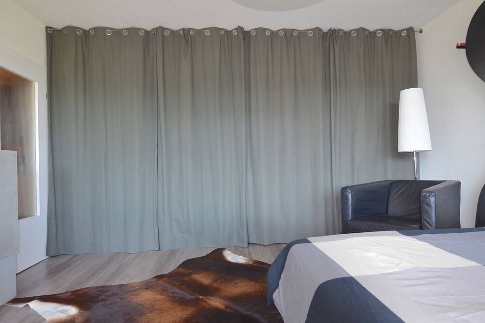 Entire apartment, Modern designer studio with great forest view and excellent transport links in Darmstadt, South Hesse