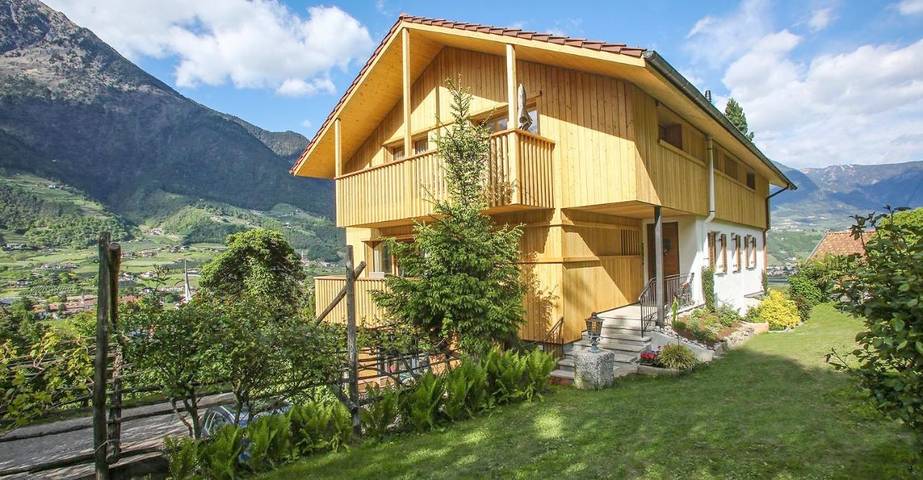 Ferienwohnung für 3 Personen, mit Balkon und Terrasse sowie Garten und Ausblick