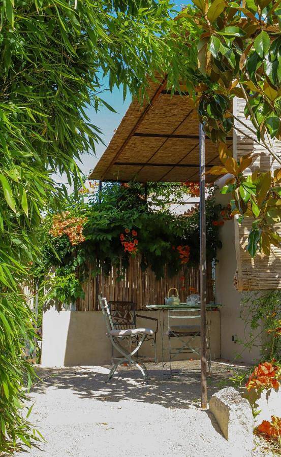 Le jardin du Castillon in Paradou, Région d'Arles