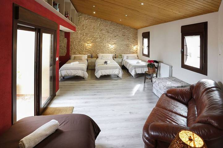 Cal ViBo, cottage: 4 chambres et 3 salles de bain (11 personnes) in Vilabella, Alt Camp