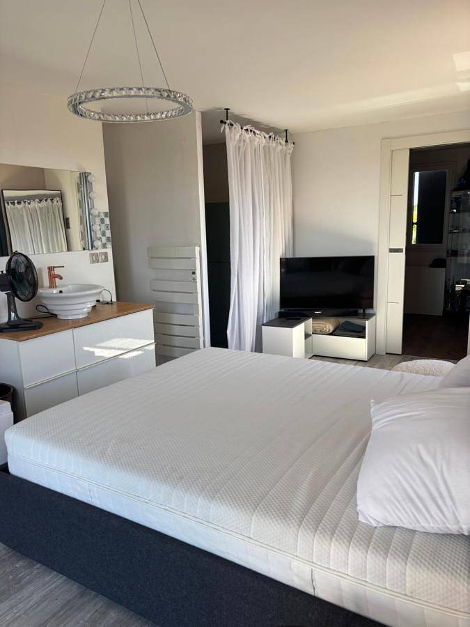 Location de vacances pour 7 personnes, avec piscine et jardin ainsi que terrasse et jacuzzi à Marsillargues - 4