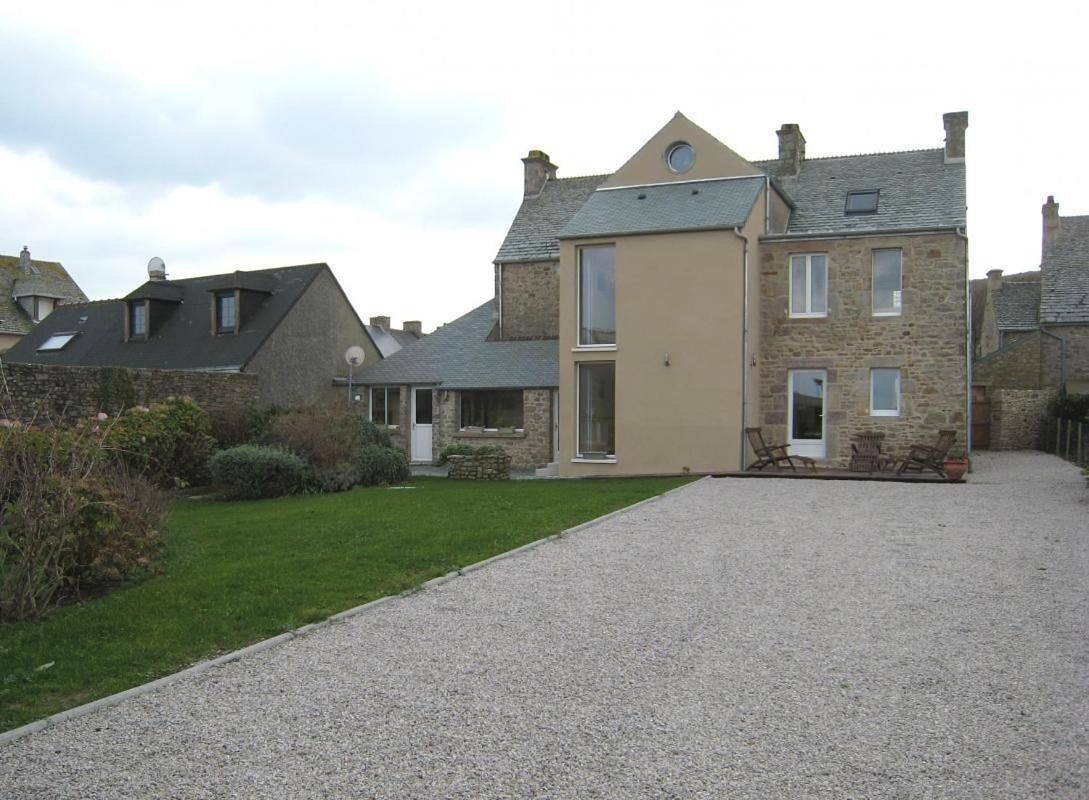 Six-Bedroom House in Omonville-la-Rogue, La Hague