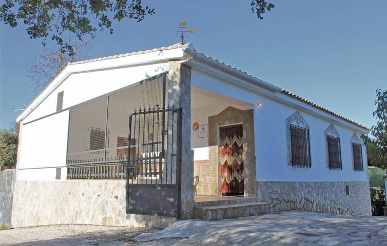 Apartamento con terraza junto a la piscina: ¡WiFi, parrilla y más! in Montefrío, Provincia de Granada