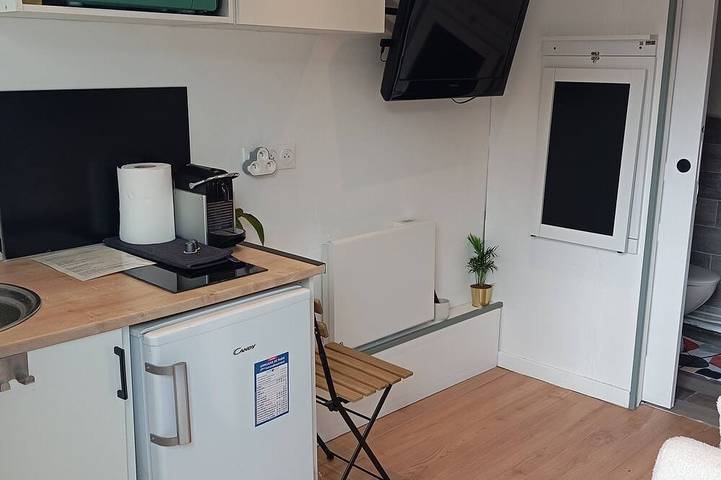 Cozy room 15 minutes from Paris-Orly with a bathroom and private terrace in Choisy-le-Roi, Val-de-Marne