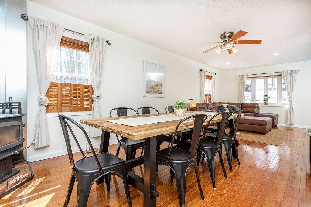 🏔Mountain retreat⛷ 400Mbps | Hot Tub | Bbq | Pets | Deck | 3300ft2 | King Bed in Massanutten, Blue Ridge Mountains