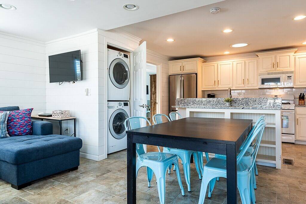 Be Happy Beach House is a five minute walk from Hawk's Nest Beach! in Old Lyme, Connecticut