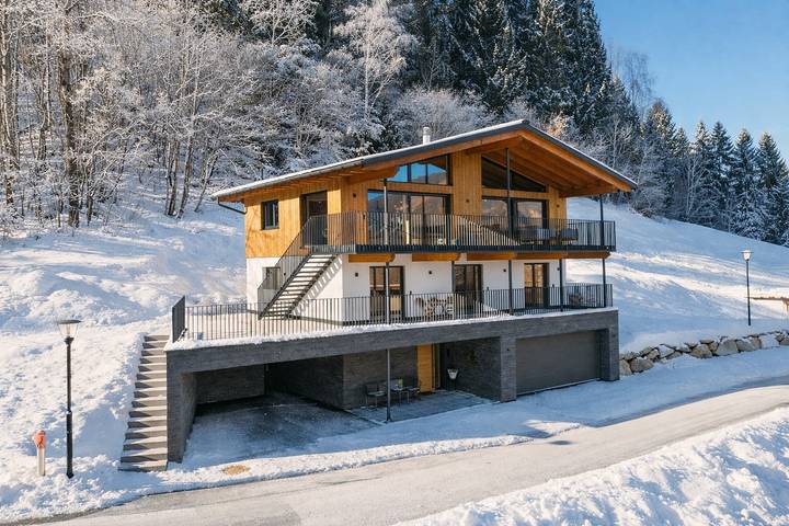 Holiday home for 10 people, with sauna and garden, child-friendly in Brandnertal