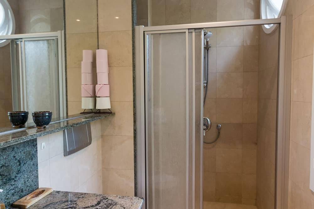 \"Villa Tsavorite - Cannes Californie\" : large swimming pool, 4 bedrooms & 210 m2. in Cannes, Cannes region