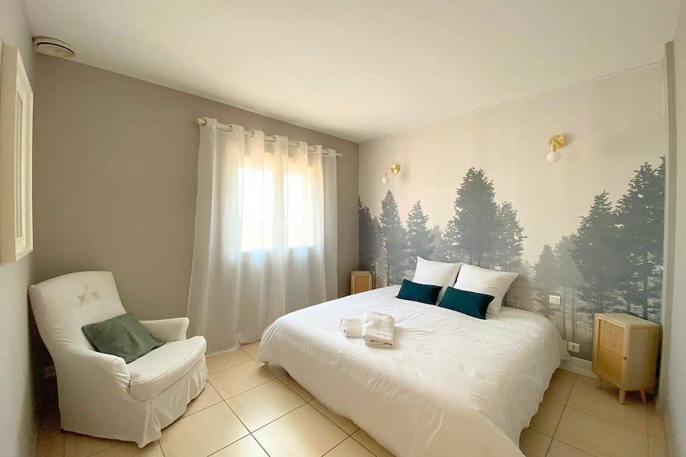 Les hauts de la pinède air-conditioned villa Swimming pool, jacuzzi & boules court. in Thézan-lès-Béziers, Region de Béziers