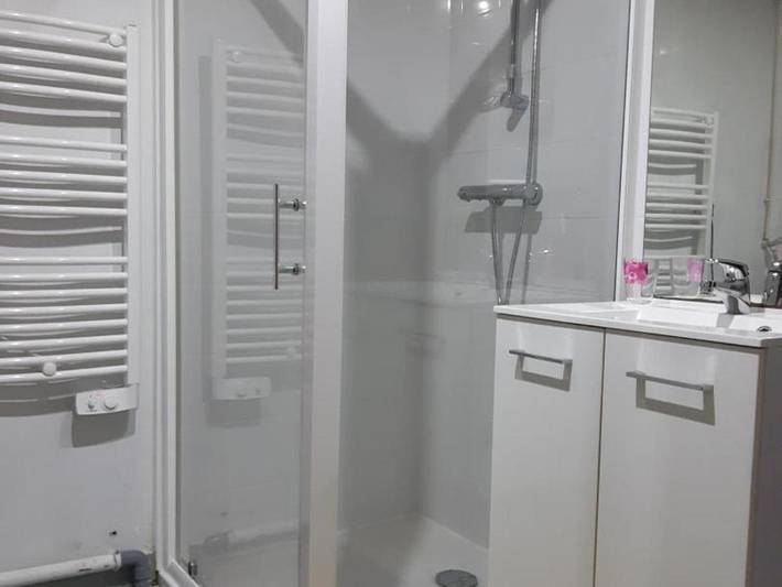 Location de vacances pour 6 personnes, avec jardin à Lavoine - 4