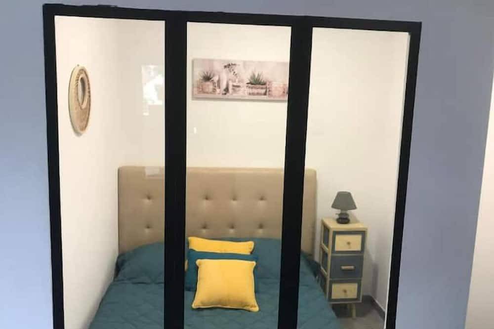 Entire apartment, Super Studio Refait à Neuf Avec Terrasse +jardin in Figeac, Massif Central