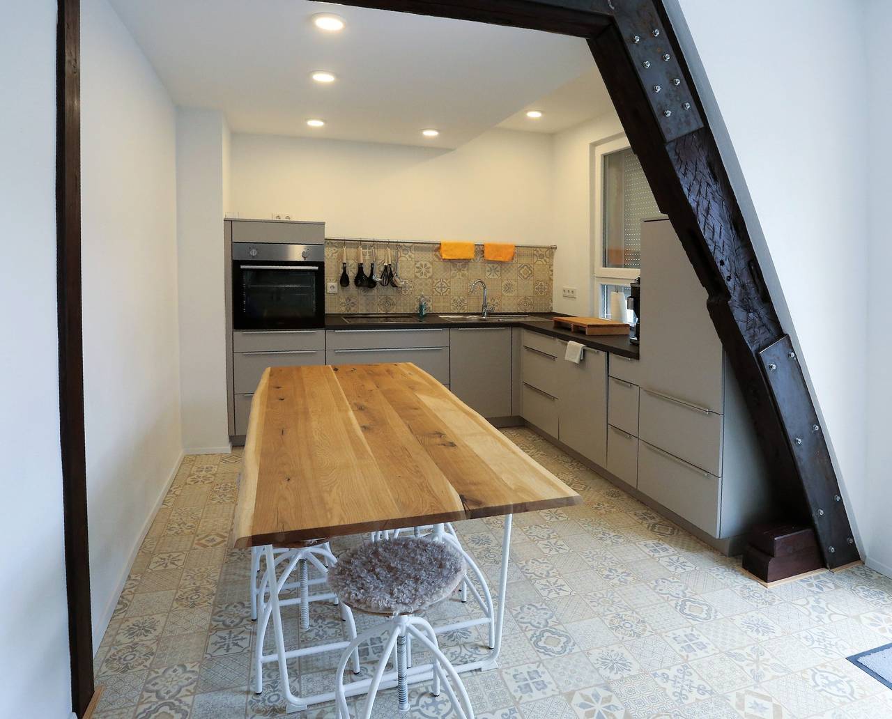 Ganze Wohnung, Apartment „Quartierblancdenoir Blanc“ mit privater Terrasse und Wlan in Reil, Bernkastel-Kues & Umgebung