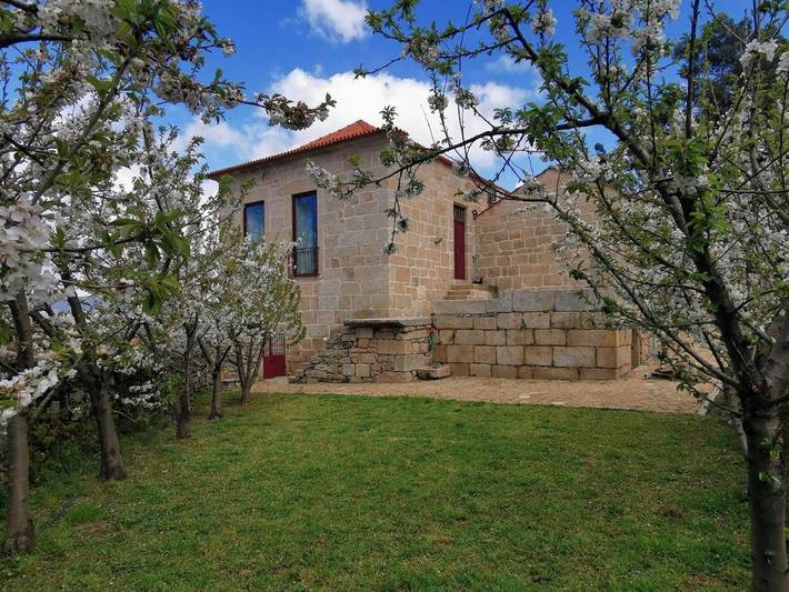Gîte pour 4 personnes, avec terrasse ainsi que jacuzzi et jardin dans Sernancelhe - 2