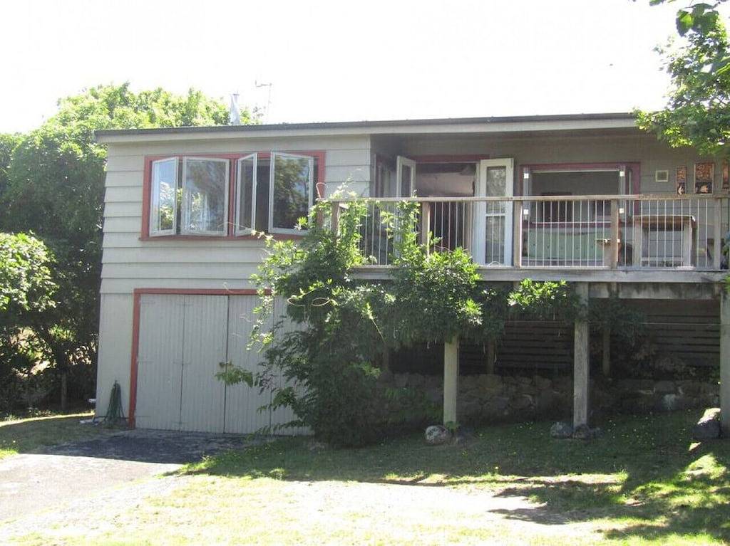 Holiday Home for 8 People in Taupo, Taupo District