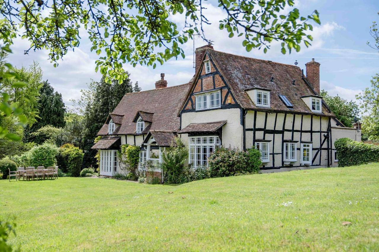 Six-Bedroom House in Evesham, Worcestershire