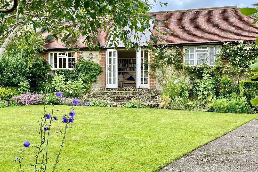 Library Cottage by Inspire Stays dot com - a cottage that sleeps 2 guests in 1 bedroom in Pulborough, South Downs