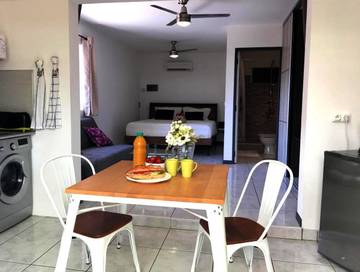 Gîte pour 2 personnes, avec terrasse dans Punaauia