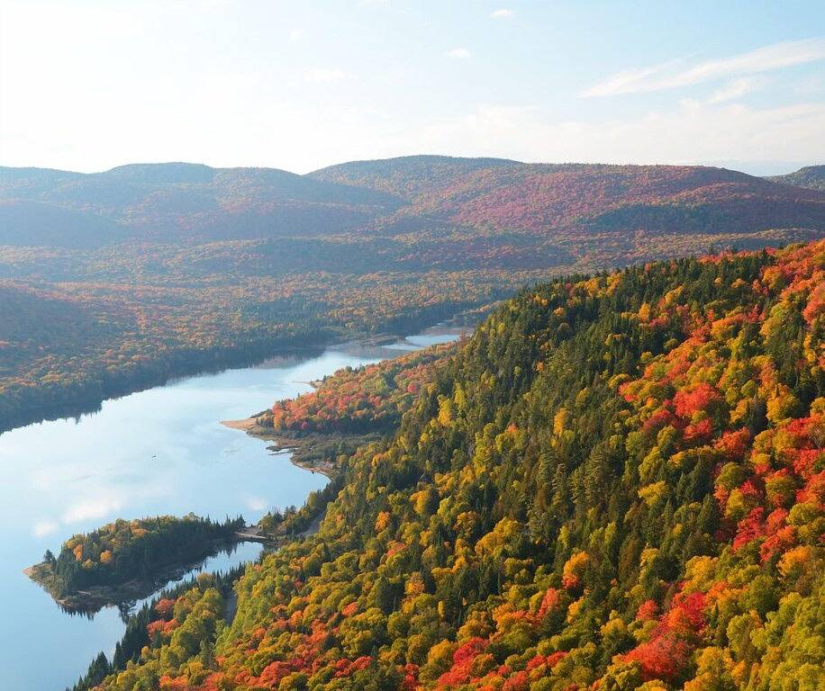 New Family Cottage Tremblant-4 Bdrs w/ Hot Tub in La Conception, Québec