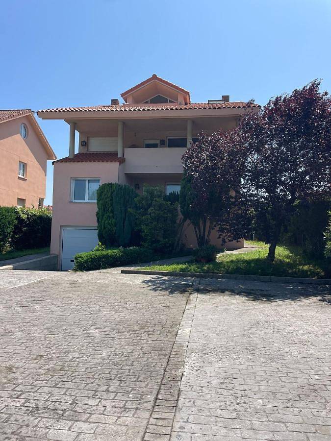 Casa de vacaciones para 18 personas, con vistas y terraza además de piscina y jardín, Se admiten mascotas - 1