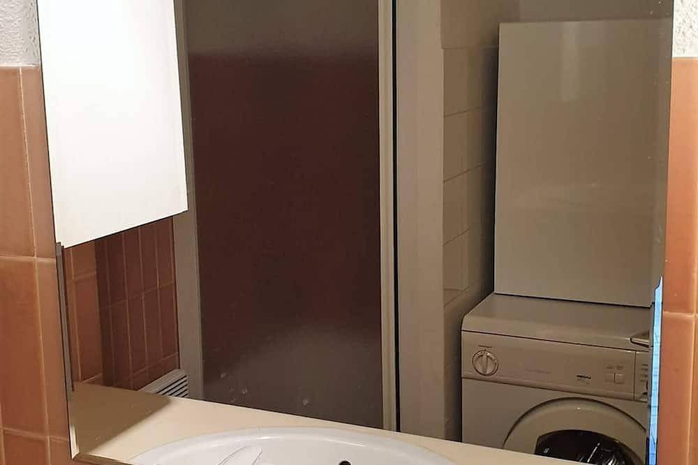 Ganze Wohnung, Gemütliche 2-Zimmer-Wohnung mit Blick auf Pool, in Strandnähe, Parkplatz, für 4 Personen in La Côte Vermeille, Argelès-sur-Mer