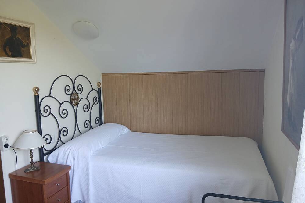 Buardilla con jardin cerrado, ideal niños. in Noja, Costa de Cantabria