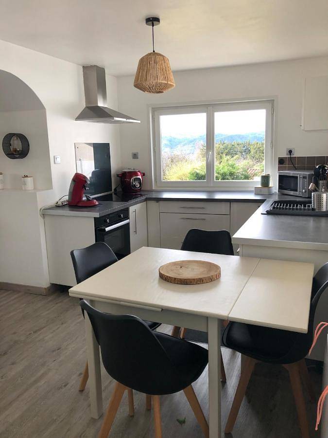 Maison de vacances pour 3 personnes, avec terrasse et vue ainsi que piscine et jardin, animaux acceptés