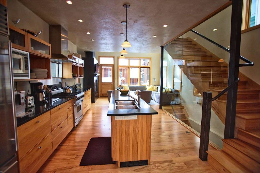 Perfekte Lage! Erstaunliches Stadthaus mit Blick auf die Berge - 1 Block zum Gondola Plaza, Restaurants & Shops! in Telluride, Telluride Ski Resort