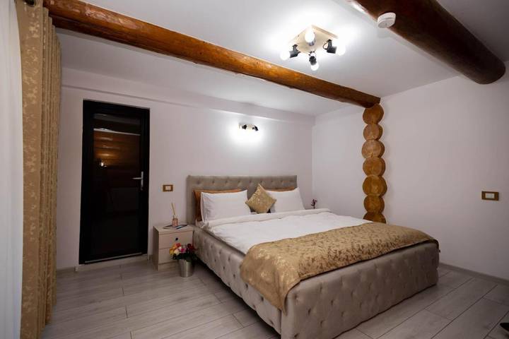 Gîte pour 10 personnes, avec piscine et sauna ainsi que vue et terrasse dans Dorna-Arini - 2