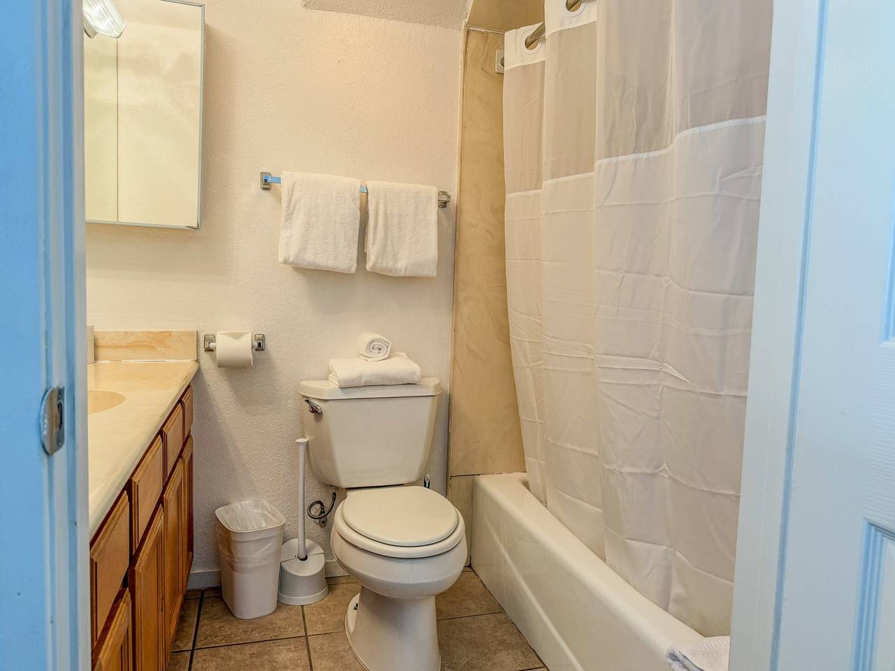 Apartamento entero, Beautiful Balcony Loft in Little Italy w Parking in San Diego, San Diego County