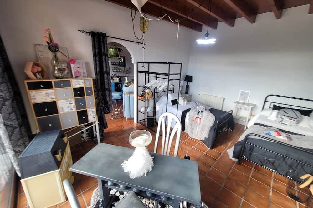 Apartamento entero, Apartamento con piscina y jardín en la costa Quebrada, cerca del mar. in Soto de la Marina, Santa Cruz de Bezana