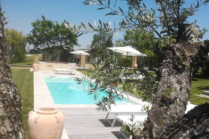 Casa vacanza per 4 persone, con piscina e sauna nonché giardino e idromassaggio in Piemonte