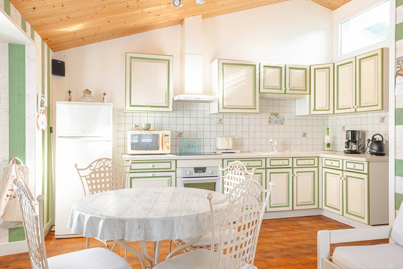 Apartamento entero, Apartamento 'Centre Village' con Wi-Fi in Ars-en-Ré, Isla de Ré