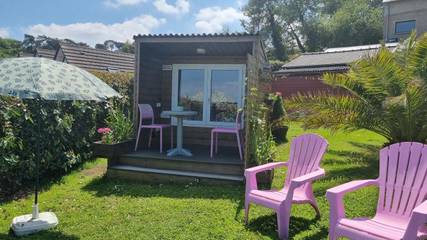 Gîte pour 2 personnes, avec vue et jardin à Trévou-Tréguignec