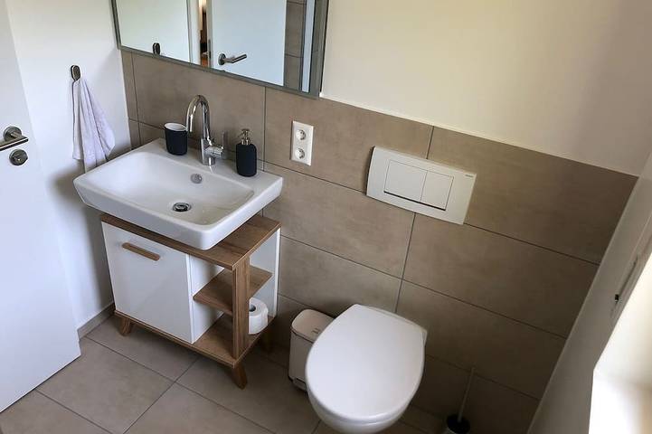 Ganze Wohnung, 2 Zimmer Wohnung mit Seeblick und eigenem Garten in Radolfzell, Radolfzell am Bodensee