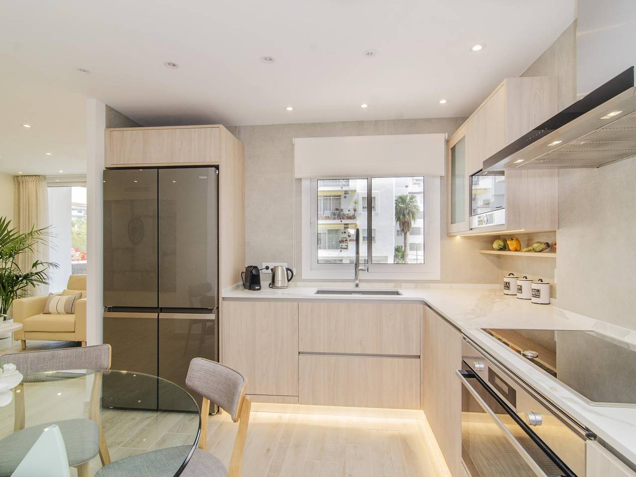 Apartamento vacacional entero, Sitges Spaces Oasis Suites-4 Hab./ 4 baños en suite/terraza/piscina-8 personas in Sitges, Garraf