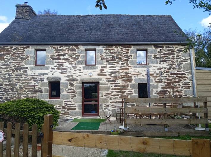 Gîte pour 6 personnes, avec jardin et terrasse à Plouyé