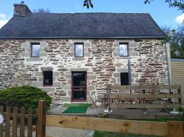 Gîte pour 6 personnes, avec terrasse et jardin dans Monts d'Arrée