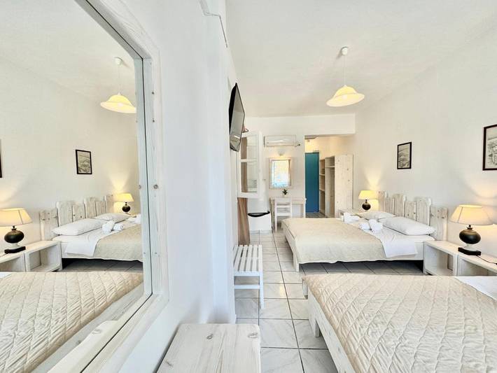 Maison d’hôte pour 2 personnes, avec vue ainsi que piscine et terrasse, animaux acceptés à Santorin - 3