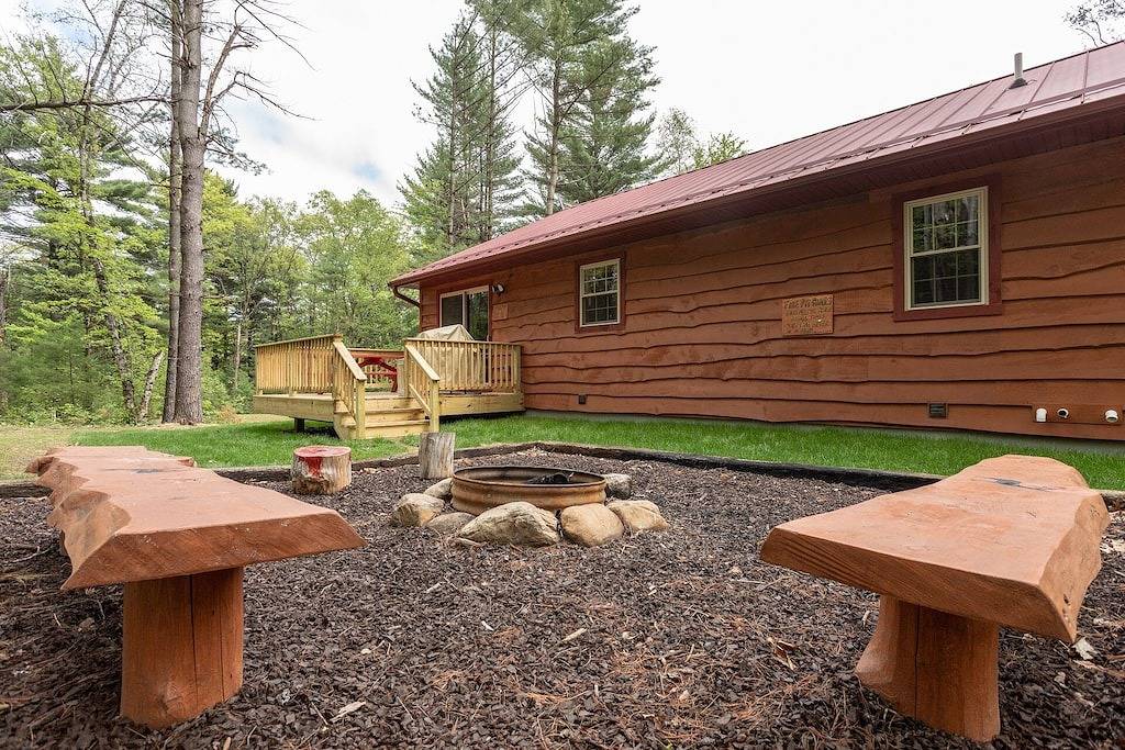 *** Die wunderschöne Whitetail Ridge-Luxus 5Br-Hütte, nur wenige Minuten von der Innenstadt entfernt *** in Adams County (WI)